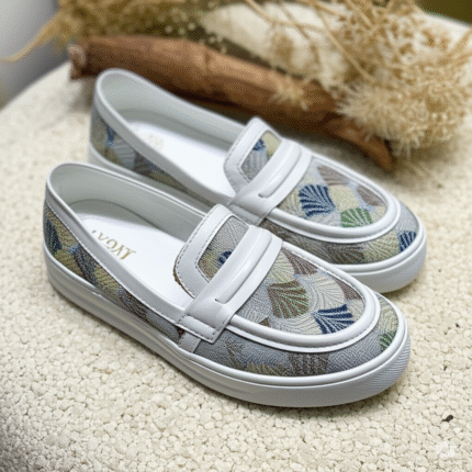 Fashionable women's SHOES