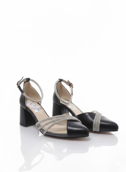 صندل الكعب العريض الأنيق بتفاصيل الكريستال