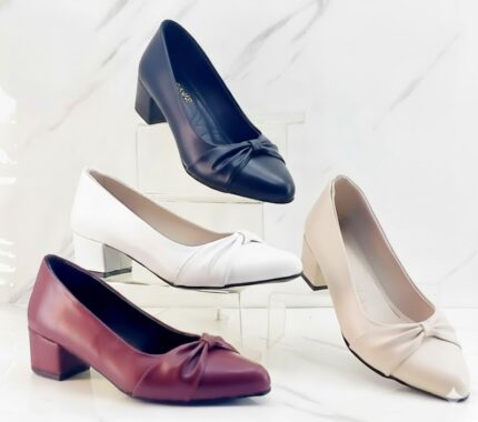 حذاء كلاسيك بكعب متوسط وربطة أمامية