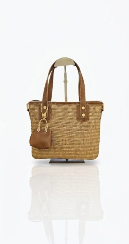 Alternative view of حقيبة "توت" رافيا المودرن - إطلالة صيفية مع لمسة "ميني" جذابة