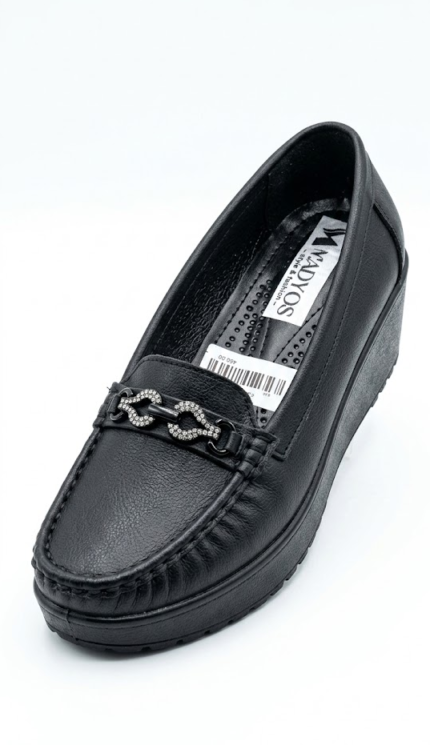 حذاء "ستار لوفر" الطبي – جلد ناعم بنعل بروتان مرتفع 4 سم وإكسسوار كريستال